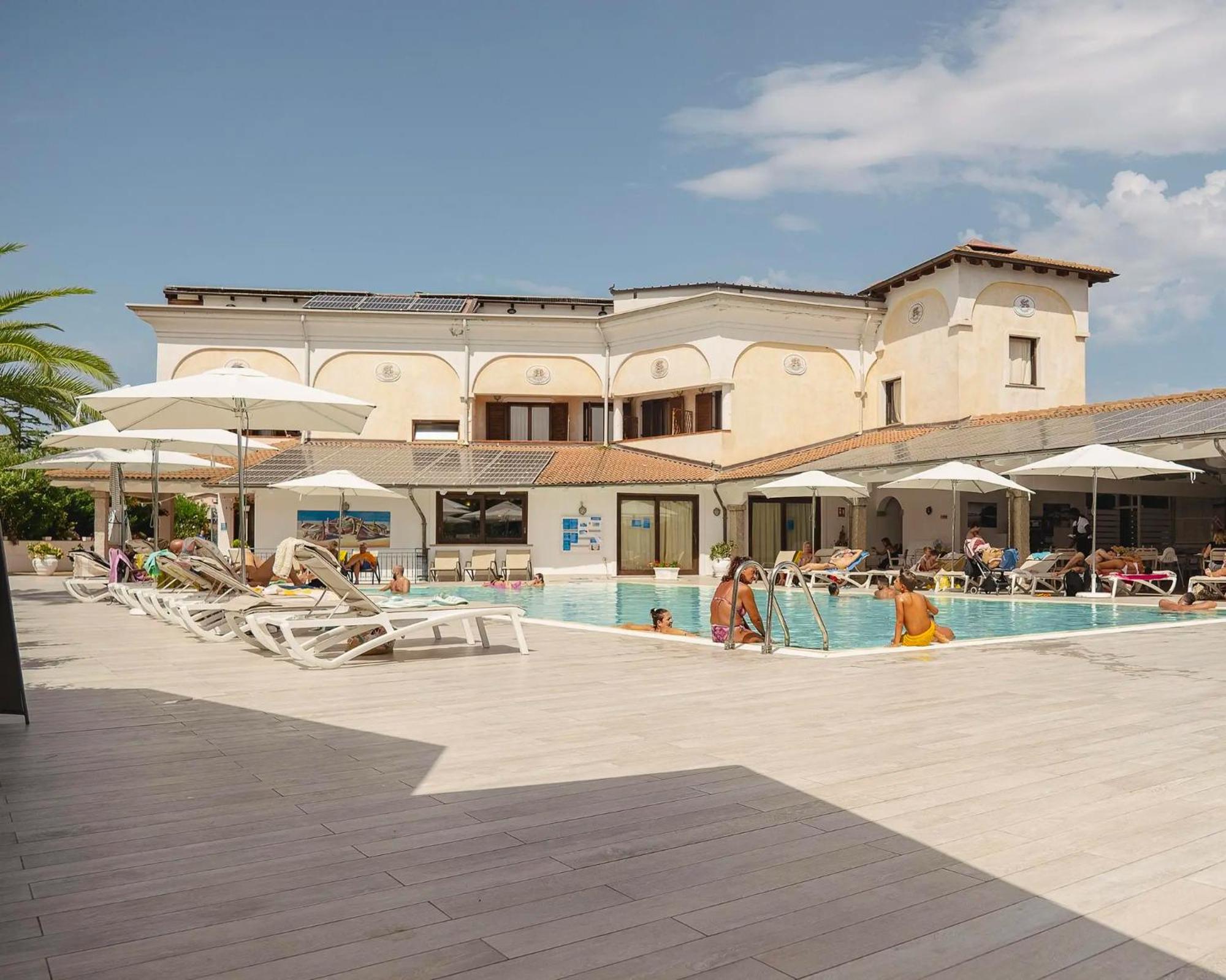 Zeta Club San Teodoro Le Rose Hotel Kültér fotó