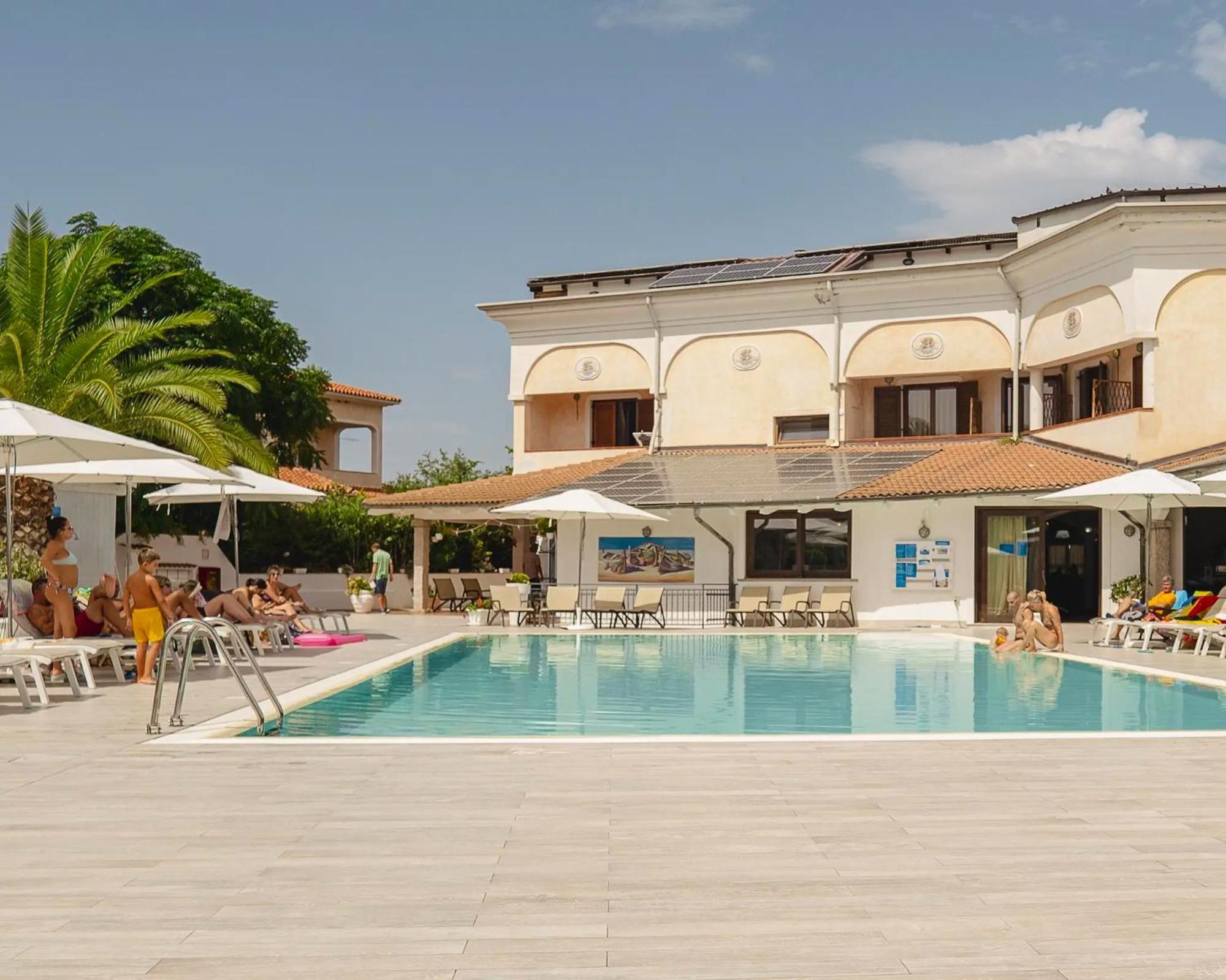 Zeta Club San Teodoro Le Rose Hotel Kültér fotó