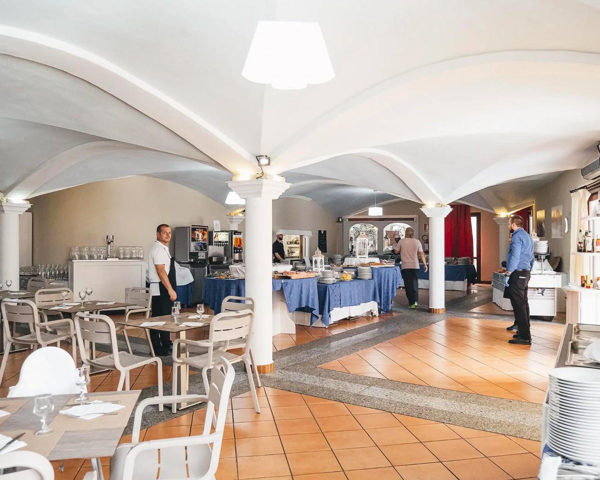 Zeta Club San Teodoro Le Rose Hotel Kültér fotó