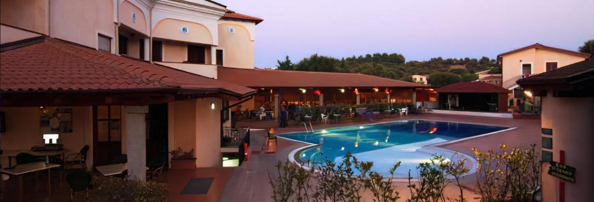 Zeta Club San Teodoro Le Rose Hotel Kültér fotó